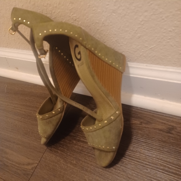 Guess - Picture 3 of 3